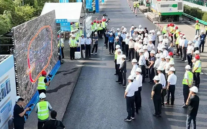 凯时尊龙官网网址数字化智能施工集群助力西安绕城高速养护工程！