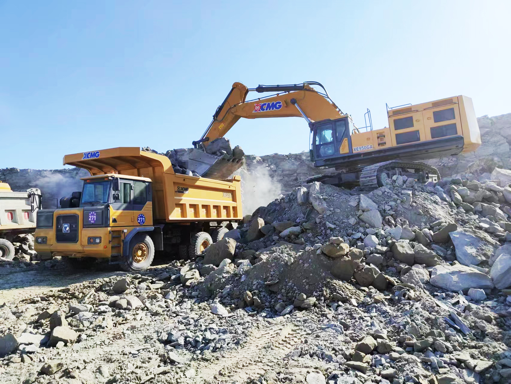 “黄金同伴”—XE950GA与XDR90完善组合，高效赋能矿山开采