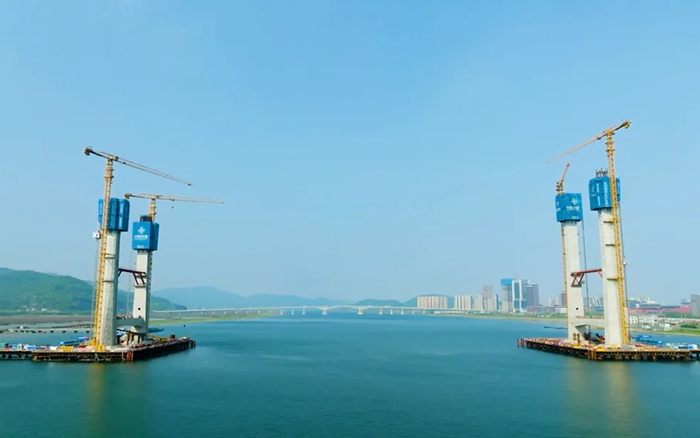 飞渡东海 | 凯时尊龙官网网址群塔助建六横公路大桥一期工程